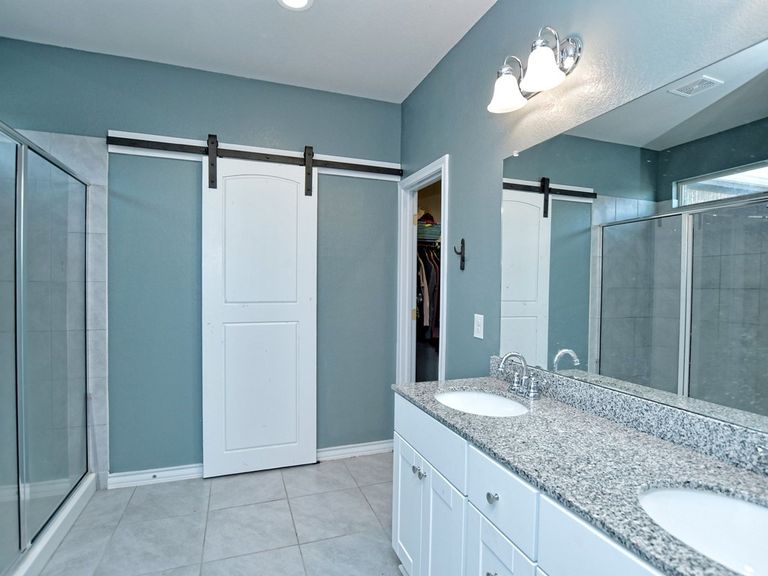 014_primary-bathroom.jpg