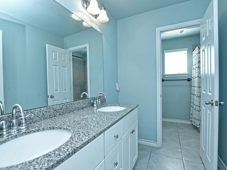 024_upstairs-hallway-bathroom.jpg