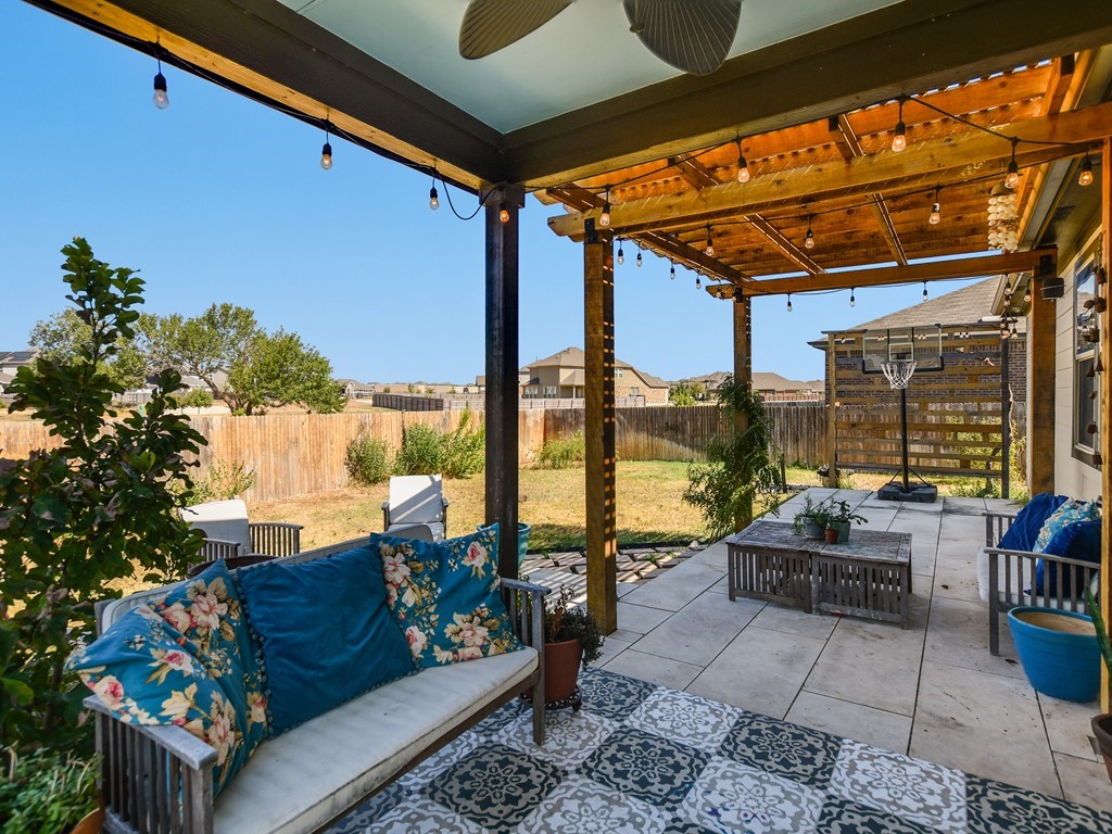 025_back-patio.jpg