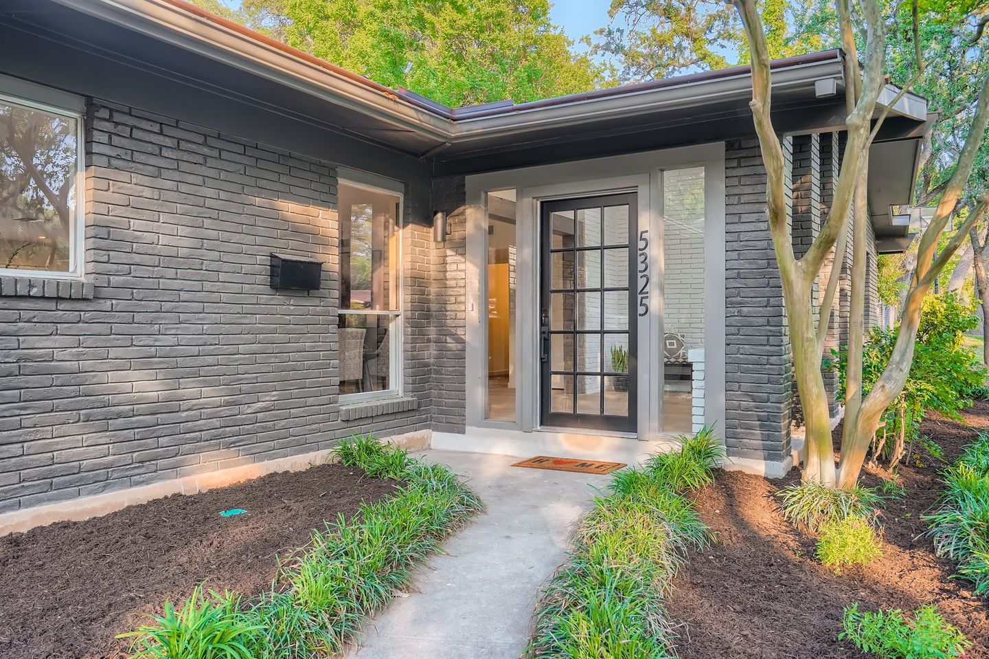 04-exterior-front-entry.jpg