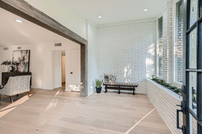 05-foyer.jpg