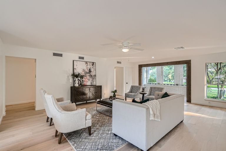 08-living-room.jpg