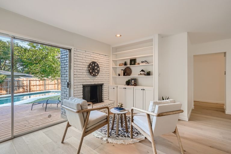 09-living-room.jpg