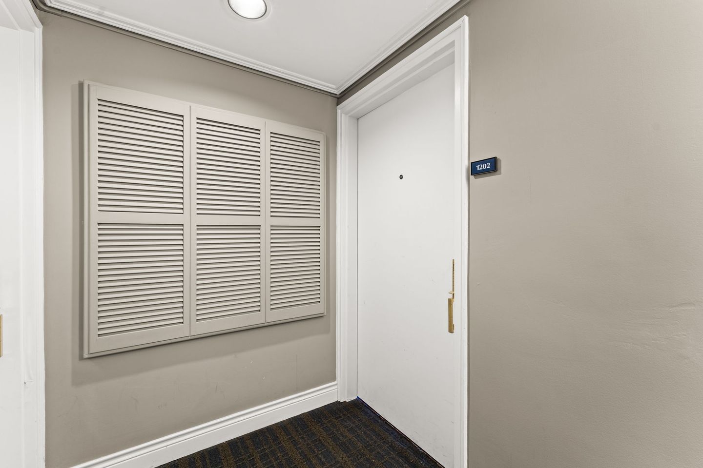 1-web-or-mls-1122-colorado-st-1202-26.jpg