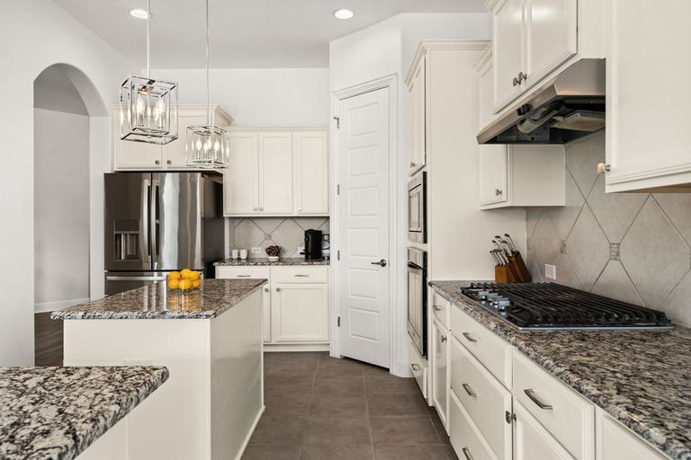 10-custom-3917-rosa-park-ln-(15-of-38).jpg