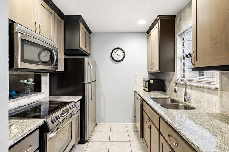 10-custom-8400-jamestown-dr,-204-kcp-122123---20.jpg
