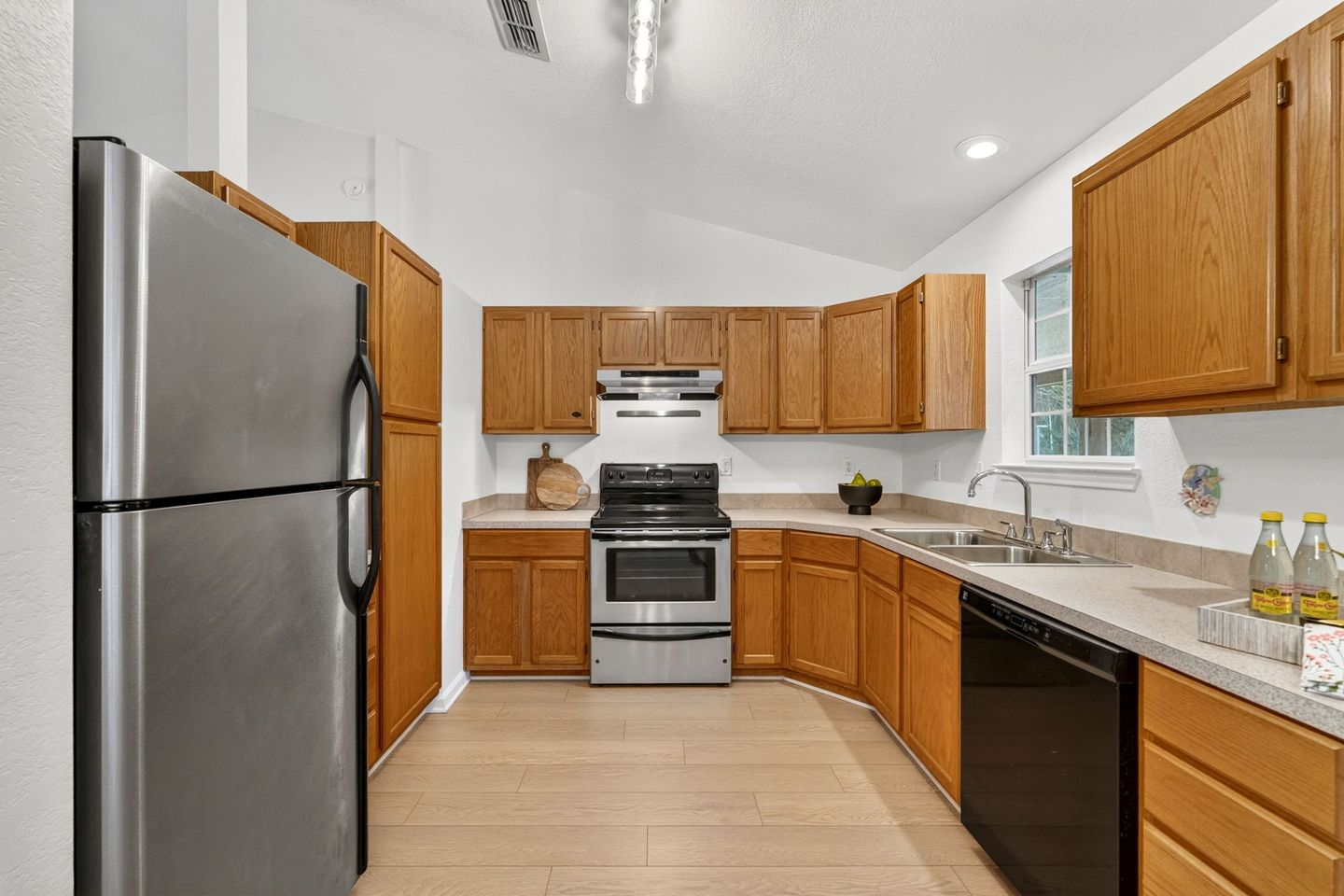 10-web-or-mls-1010-louise-st-(12-of-46).jpg