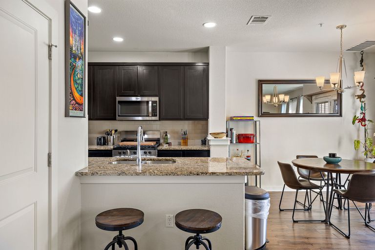 10-web-or-mls-1101-e-parmer-ln-318-kcp-011926---85.jpg