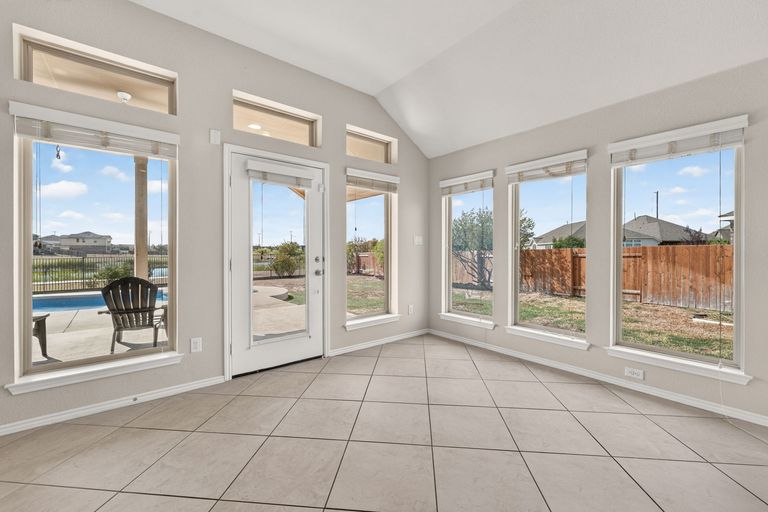 10-web-or-mls-13833-arbor-hill-cove-(11-of-37).jpg
