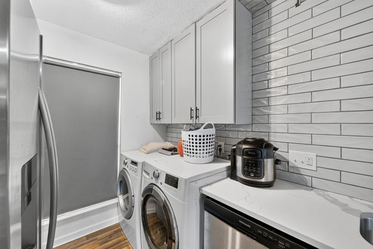 10-web-or-mls-1404-w-braker-ln-a-and-b-(10-of-25).jpg