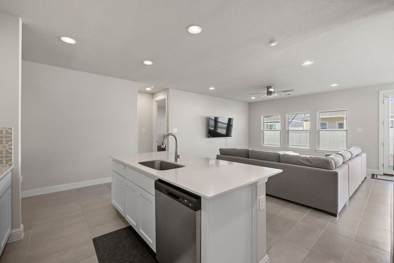 10-web-or-mls-151-catalina-dr-kcp-032525---94.jpg