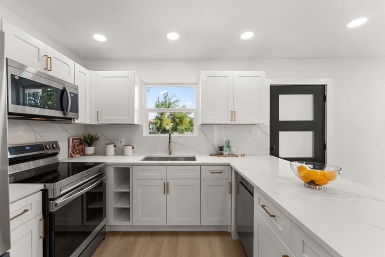 10-web-or-mls-1708-adina-st-8.jpg