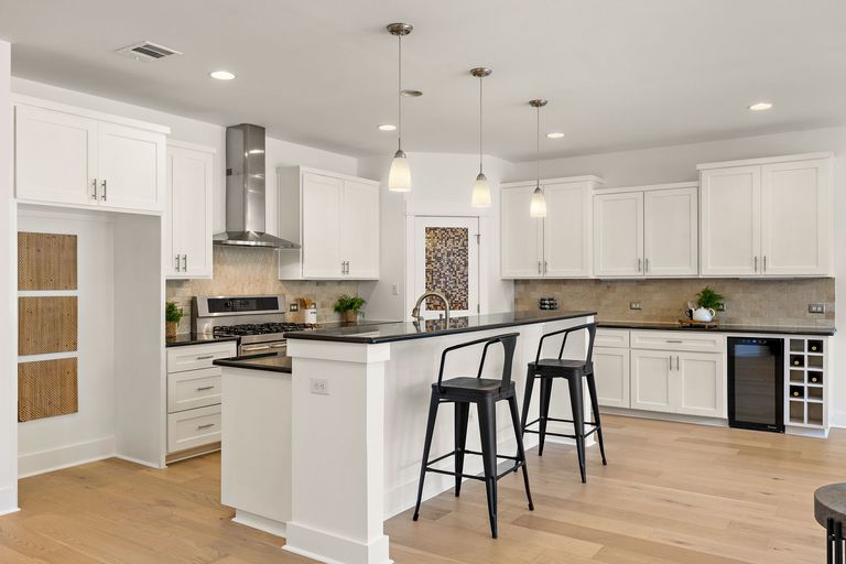 10-web-or-mls-1914-payne-ave-kcp-073025---122.jpg