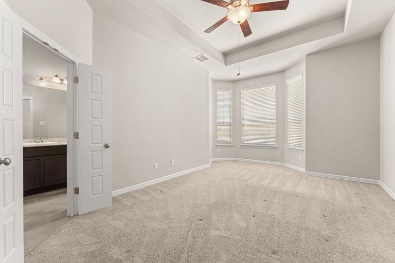 10-web-or-mls-2306-dillon-pond-ln-b-16.jpg
