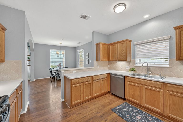 10-web-or-mls-2402-keepsake-dr7.jpg