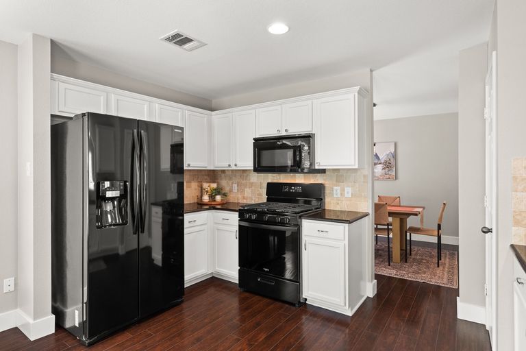10-web-or-mls-2500-wilma-rudolph-rd-15.jpg