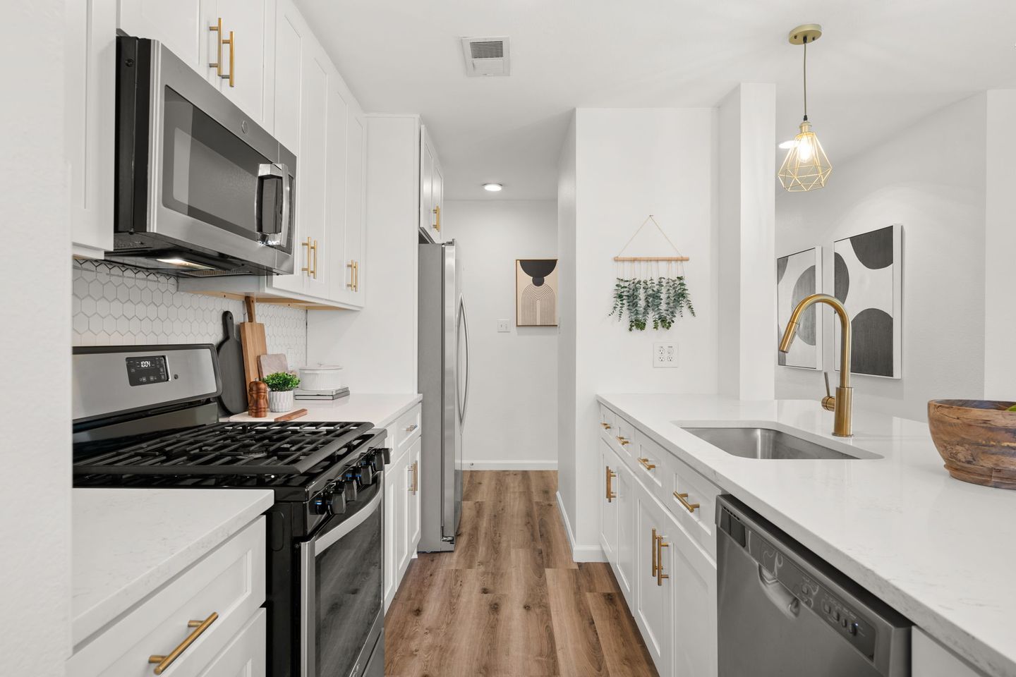 10-web-or-mls-2705-ashdale-dr-(6-of-26).jpg