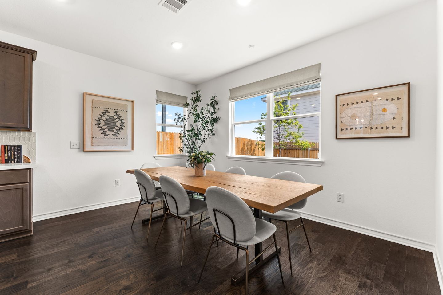 10-web-or-mls-2918-tavern-dr-(8-of-50)-1724364760.jpg