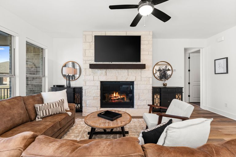 10-web-or-mls-3234-amore-way-(14-of-30).jpg