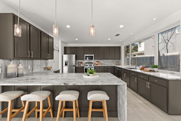 10-web-or-mls-3814-wadford-st-(4-of-36).jpg