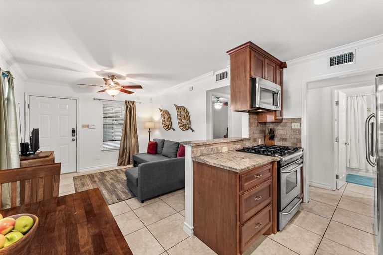 10-web-or-mls-407-e-45th-st-109-10.jpg