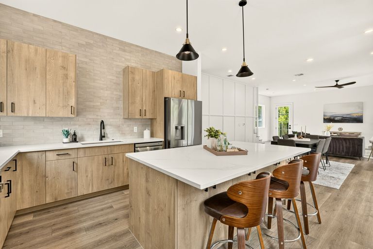 10-web-or-mls-4601-hank-ave-1-(11-of-32).jpg