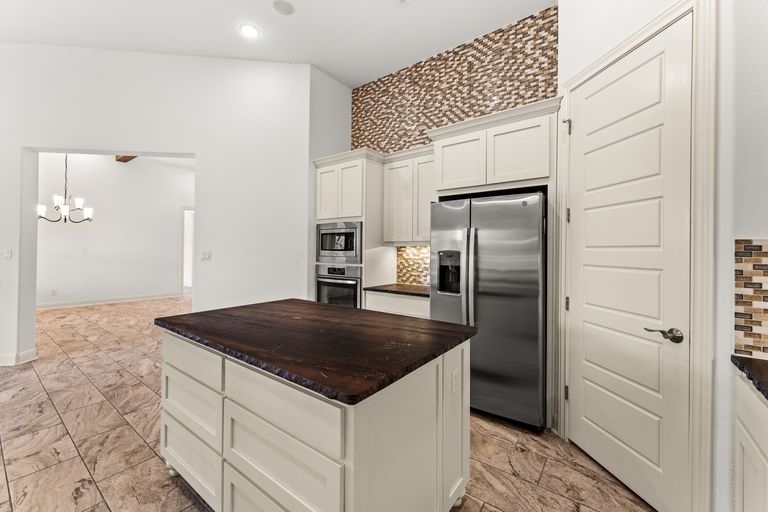 10-web-or-mls-4900-fiore-trail-16-1725474390.jpg