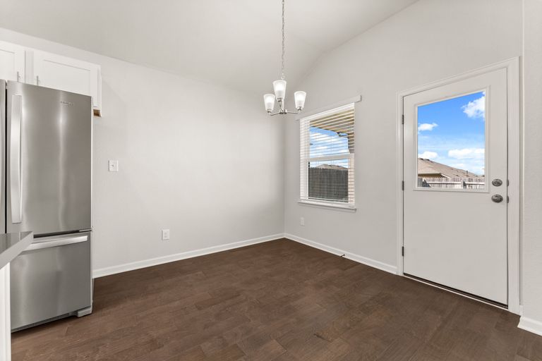 10-web-or-mls-510-bridgestone-way-9.jpg