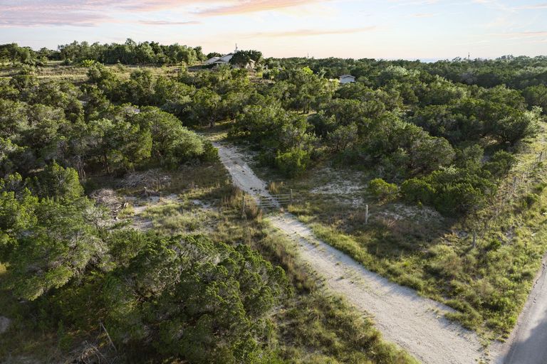 10-web-or-mls-5601-w-fitzhugh-rd-(10-of-24).jpg