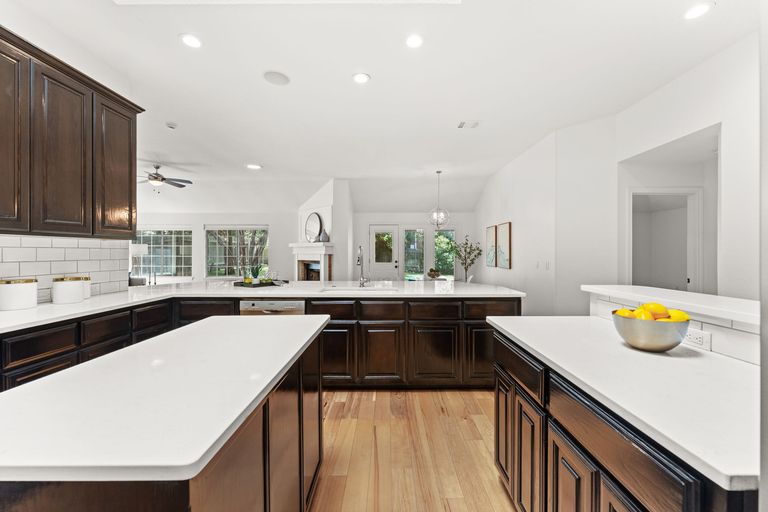 10-web-or-mls-5900-savin-hill-ct-12.jpg