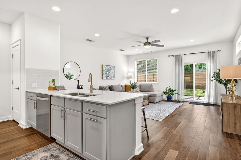 10-web-or-mls-6800-menchaca-rd-13-(11-of-25).jpg