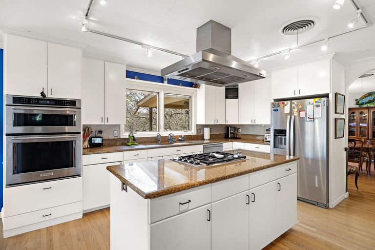 10-web-or-mls-7-inwood-cir-020625-168.jpg