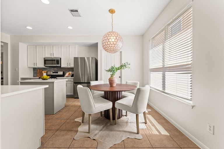 10-web-or-mls-7320-brecourt-manor-way-6.jpg