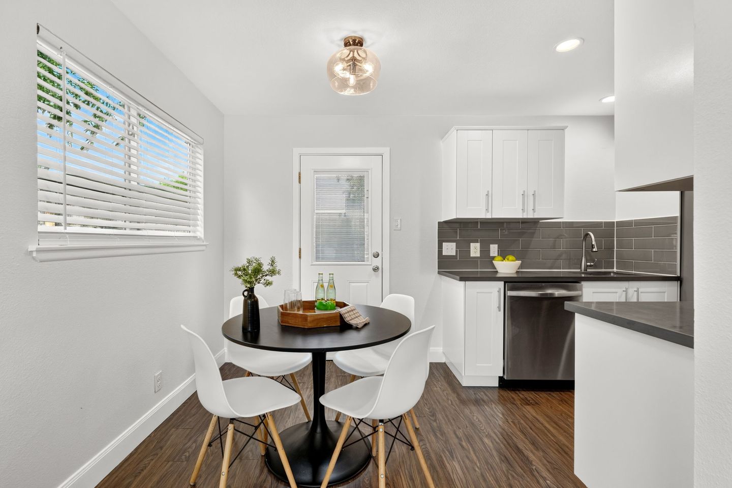 10-web-or-mls-7711-watson-st-b-(13-of-25).jpg