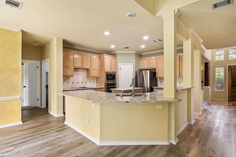 10-web-or-mls-8410-cambria-dr-kcp-042425---124.jpg