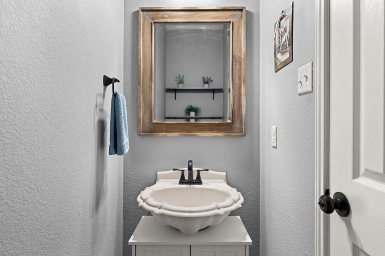 10-web-or-mls-8622-brock-cir-25.jpg