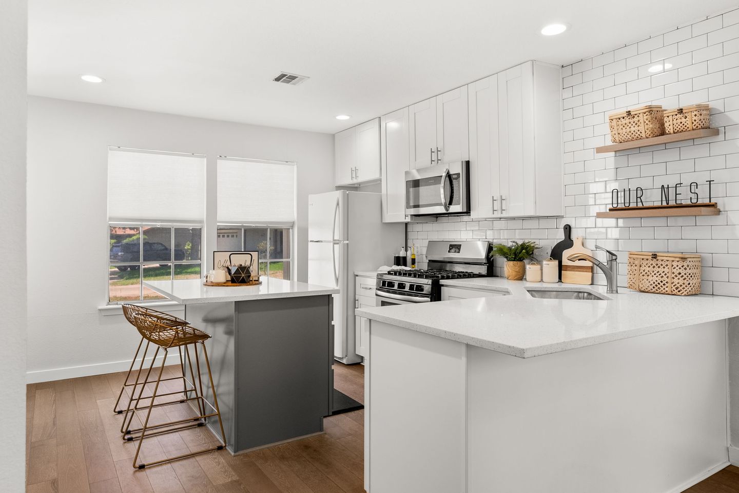 10-web-or-mls-8900-creekmont-cove-(3-of-21).jpg