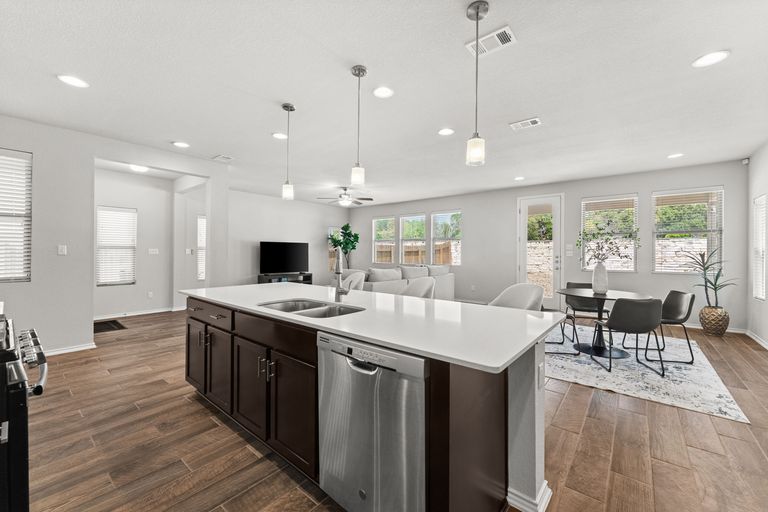 10-web-or-mls-9104-moonstone-dr-8.jpg