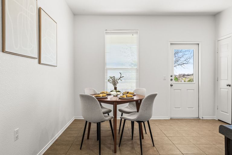 10-web-or-mls-9217-southwick-dr-9-1741818259.jpg