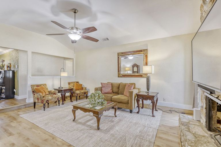 10502-timbercrest-ln---web-quality---004---04-living-room.jpg
