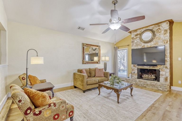 10502-timbercrest-ln---web-quality---005---05-living-room.jpg