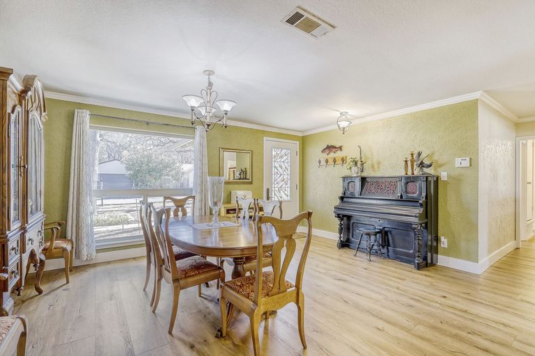 10502-timbercrest-ln---web-quality---007---07-dining-room.jpg