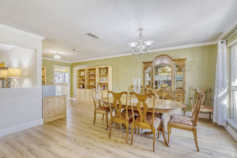 10502-timbercrest-ln---web-quality---008---08-dining-room.jpg