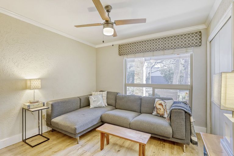 10502-timbercrest-ln---web-quality---013---13-family-room.jpg