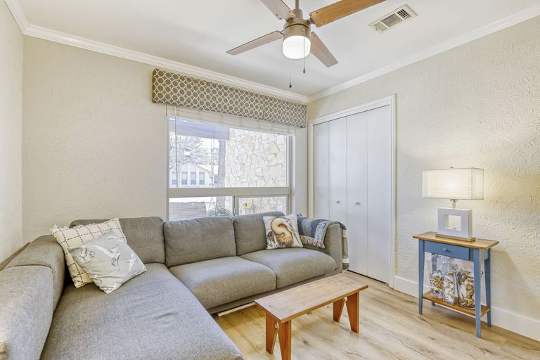 10502-timbercrest-ln---web-quality---014---14-family-room.jpg