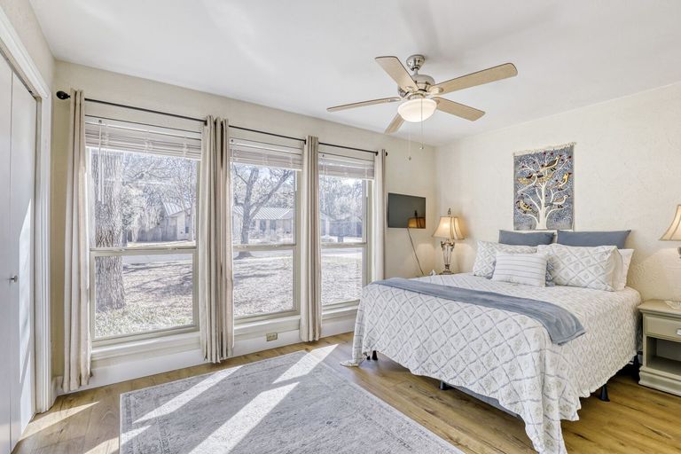 10502-timbercrest-ln---web-quality---019---19-bedroom.jpg