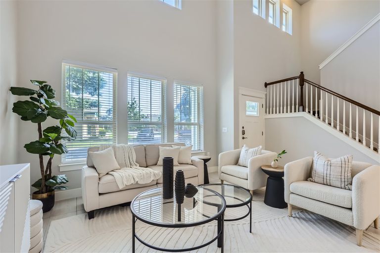 10608-wills-lp--24---web-quality---004---05-living-room.jpg