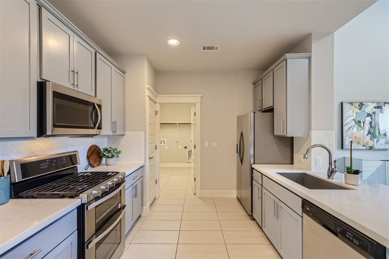 10608-wills-lp--24---web-quality---009---10-kitchen.jpg