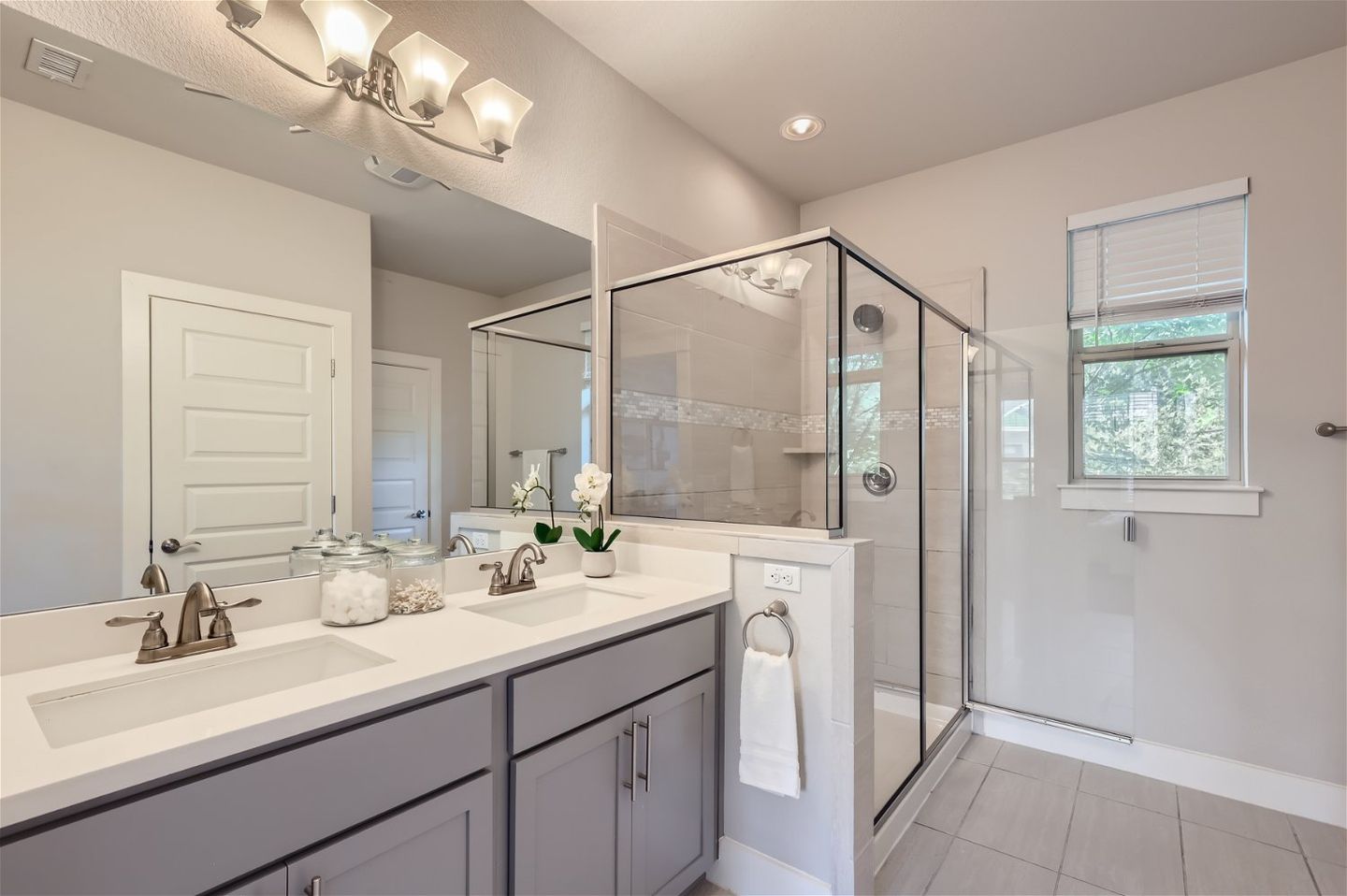 10608-wills-lp--24---web-quality---014---16-primary-bathroom.jpg