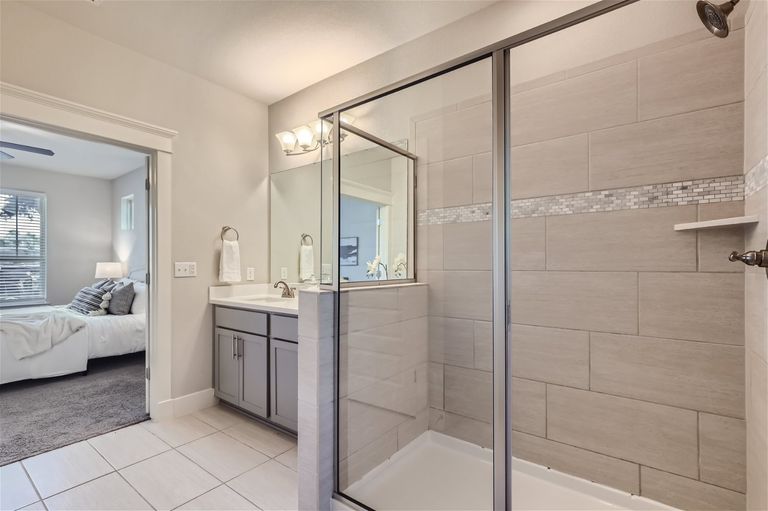 10608-wills-lp--24---web-quality---015---17-primary-bathroom.jpg